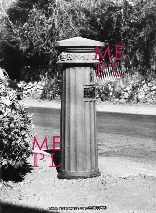 : VICTORIAN PILLAR BOX : VICTORIAN PILLAR BOX