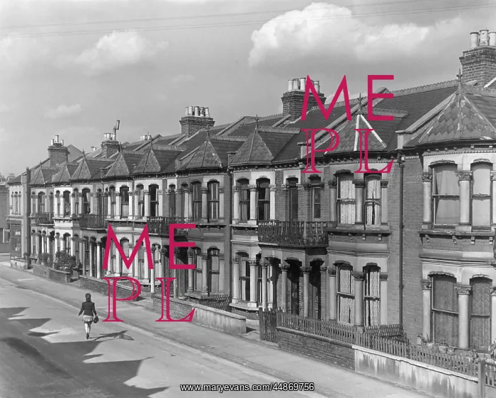 : VICTORIAN TERRACE 1940S : VICTORIAN TERRACE 1940S