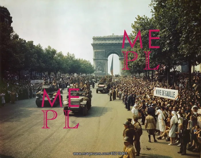 : Victory parade on the Champs Elysees. Crowds ? : Victory parade on the Champs Elysees. Crowds ?