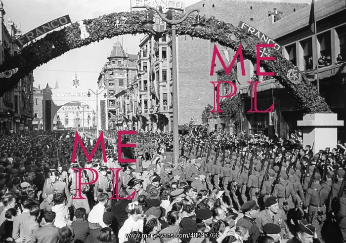 : Victory parade of Spanish national troops in Leon, Spain : Victory parade of Spanish national troops in Leon, Spain