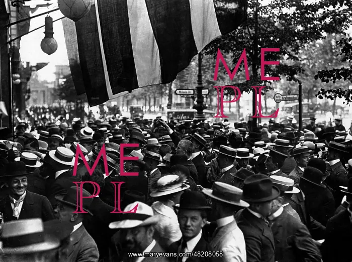 : Victory proclamation in Berlin, 1914 : Victory proclamation in Berlin, 1914