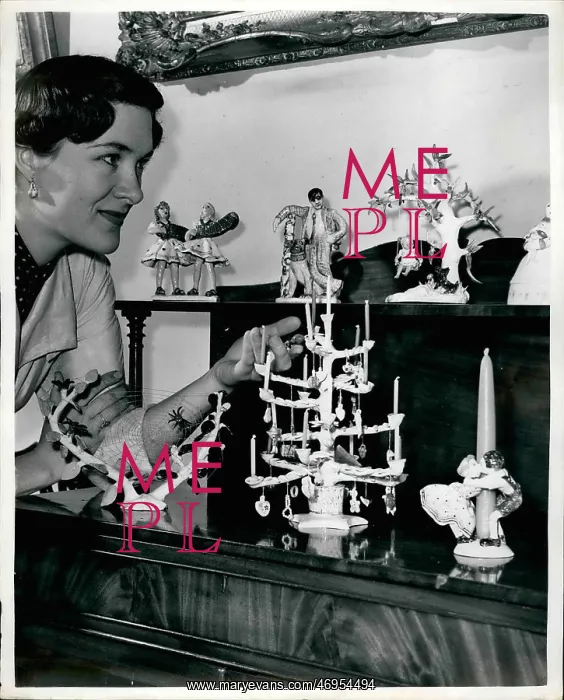 : Vida Brook with pottery she has made, London : Vida Brook with pottery she has made, London
