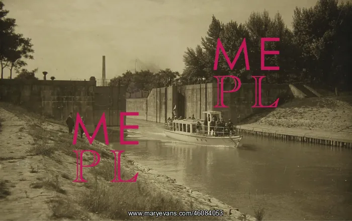 : Vienna 19 Nussdorf. Ship sluice at the junction : Vienna 19 Nussdorf. Ship sluice at the junction
