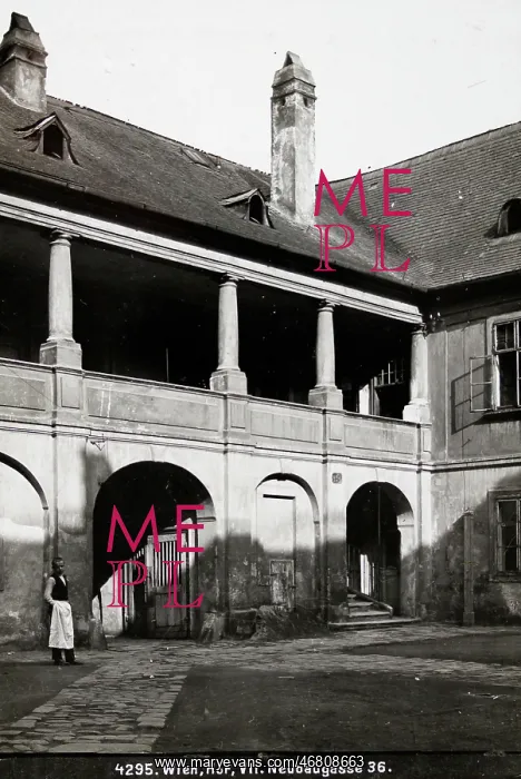 : Vienna 7: Courtyard in Neubaugasse : Vienna 7: Courtyard in Neubaugasse