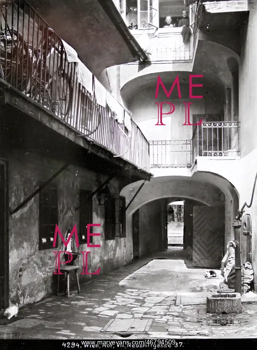 : Vienna 7: Courtyard at Neustiftgasse : Vienna 7: Courtyard at Neustiftgasse