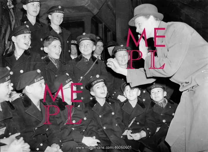 : The Vienna Boys Choir arrvies : The Vienna Boys Choir arrvies