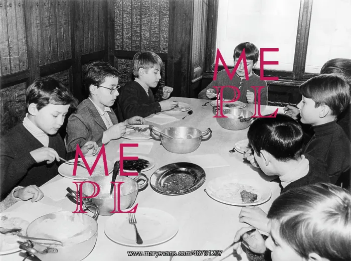 : Vienna Boys Choir in dining room : Vienna Boys Choir in dining room