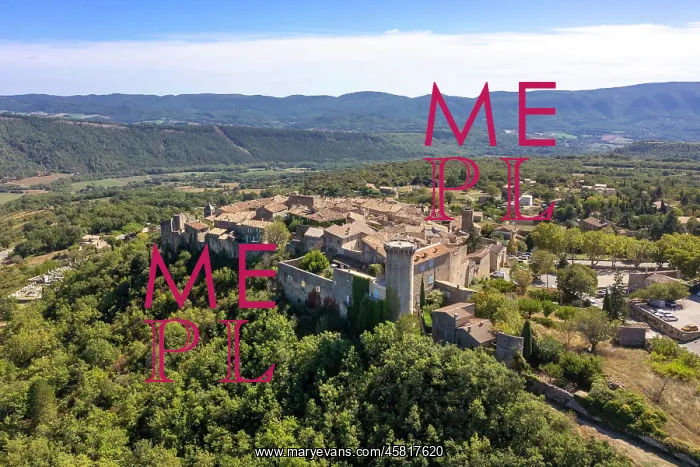 : Viens, Provence, France : Viens, Provence, France