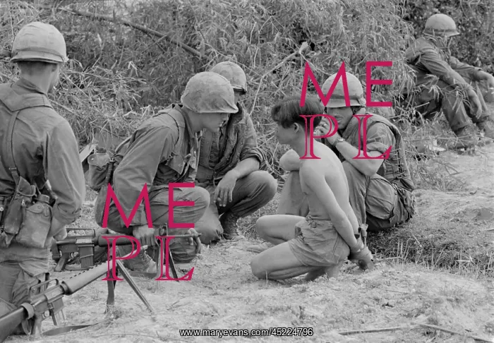 : Viet Cong prisoner of war. US Marines interrogate ? : Viet Cong prisoner of war. US Marines interrogate ?