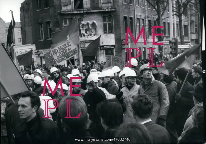 : Vietnam demonstration by students in Berlin : Vietnam demonstration by students in Berlin