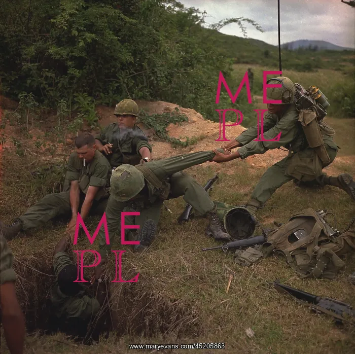 : Vietnam War. A US infantryman is lowered ? : Vietnam War. A US infantryman is lowered ?