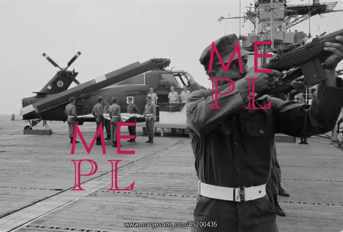 : Vietnam War. A rifle salute to seven US ? : Vietnam War. A rifle salute to seven US ?