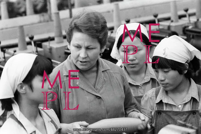 : Vietnamese girls, 1984 : Vietnamese girls, 1984