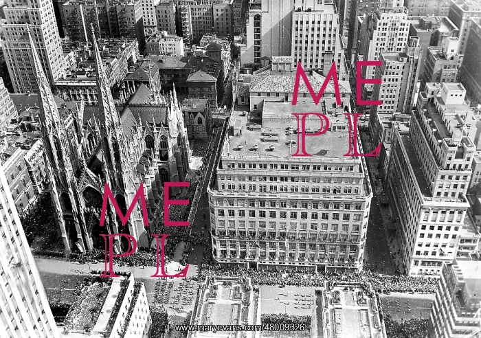 : View at the 5th Avenue in New York, 1937 : View at the 5th Avenue in New York, 1937