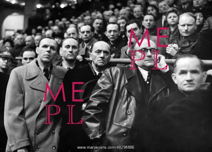 : View of the audience during Goebbels speech : View of the audience during Goebbels speech