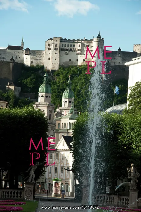 : View from Castle Mirabell garden to the cathedral : View from Castle Mirabell garden to the cathedral