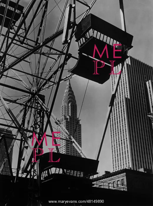: View of the Chrysler Building and the building of the Daily : View of the Chrysler Building and the building of the Daily