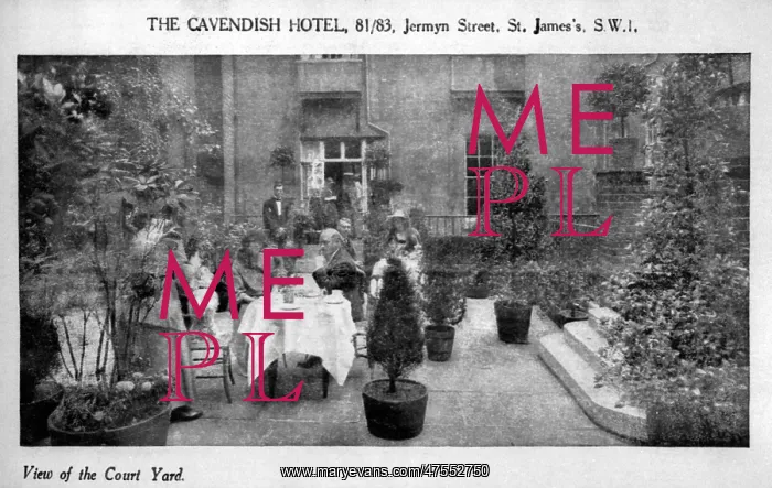 : View of the courtyard of the Cavendish Hotel : View of the courtyard of the Cavendish Hotel