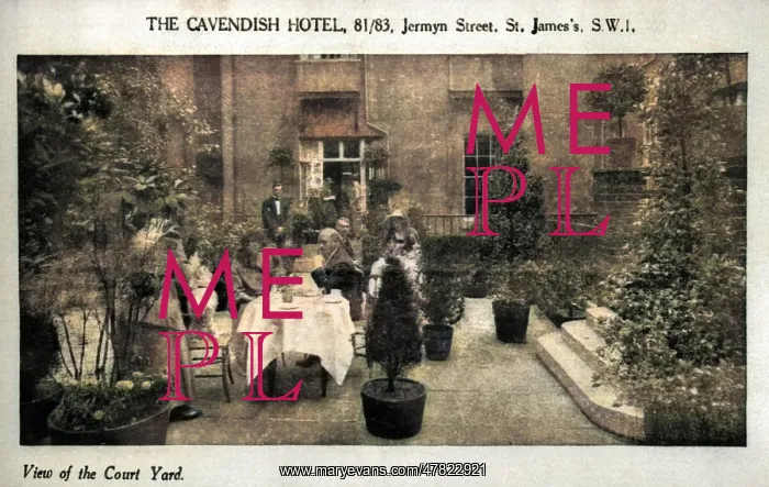 : View of the courtyard of the Cavendish Hotel : View of the courtyard of the Cavendish Hotel
