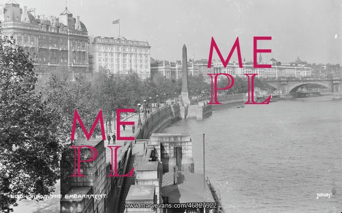 : View of the Embankment in London