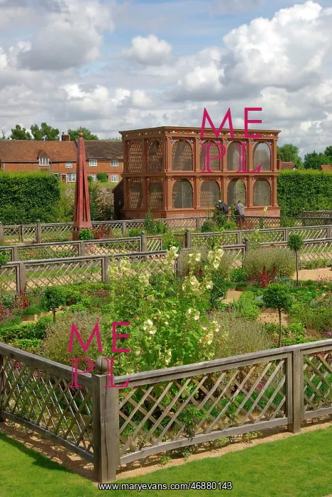 : View of garden at Kenilworth Castle, Warwickshire : View of garden at Kenilworth Castle, Warwickshire