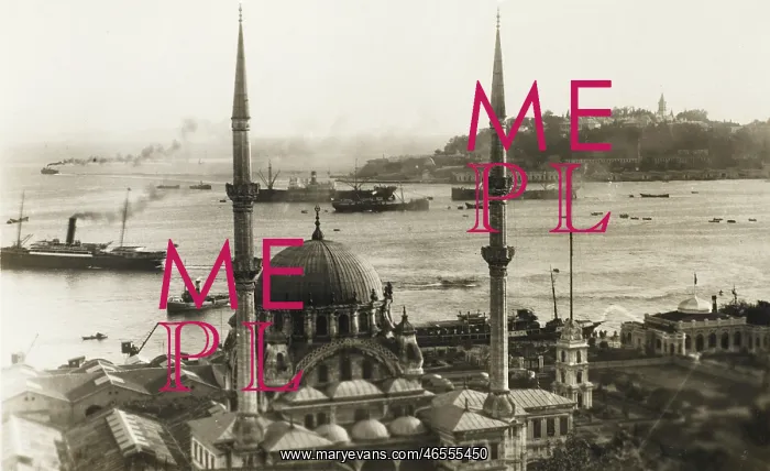 : View across the Golden horn toward Topkapi Palace : View across the Golden horn toward Topkapi Palace