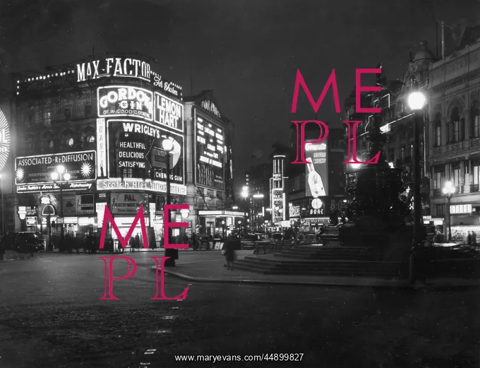 : View of the lights at Piccadilly Circus, London : View of the lights at Piccadilly Circus, London