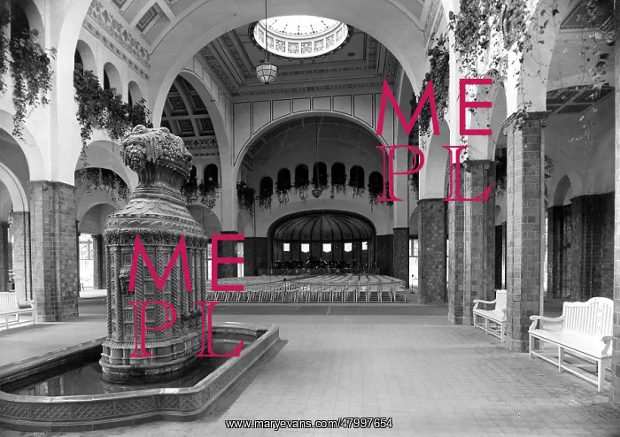 : View of the lobby with the revolving orchestra : View of the lobby with the revolving orchestra