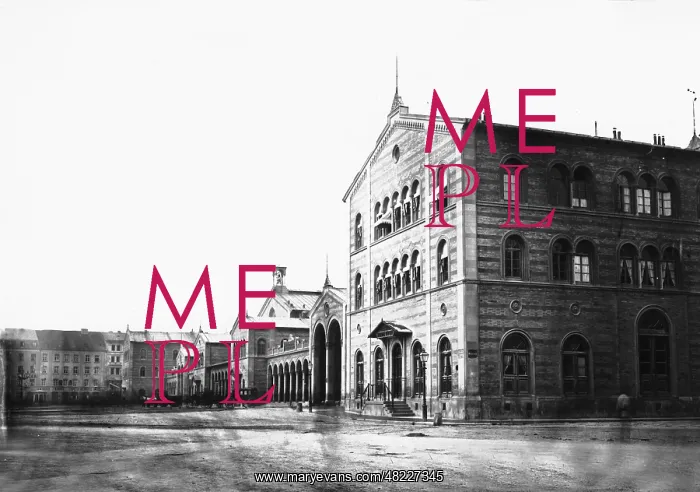 : Front view of the main train station in Munich : Front view of the main train station in Munich