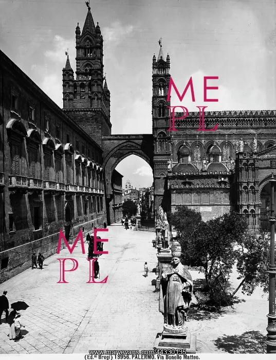 : Italy. View of Via Matteo Bonello in Palermo; the cathedral can be glimpsed : Italy. View of Via Matteo Bonello in Palermo; the cathedral can be glimpsed