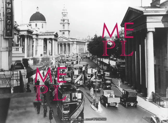 : View of the National Gallery and St-Martin-in-the-Fields : View of the National Gallery and St-Martin-in-the-Fields