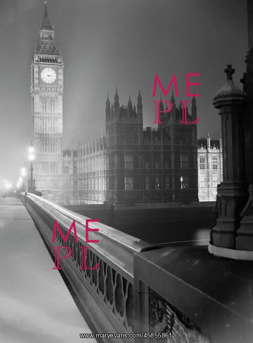 : View at night along the south parapet of Westminster Bridge : View at night along the south parapet of Westminster Bridge