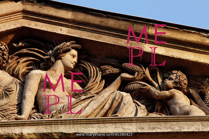 : View from below of the pediment of the Galerie : View from below of the pediment of the Galerie