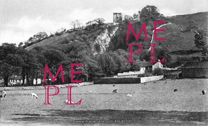 : View of Peveril Castle at Castleton, Derbyshire : View of Peveril Castle at Castleton, Derbyshire