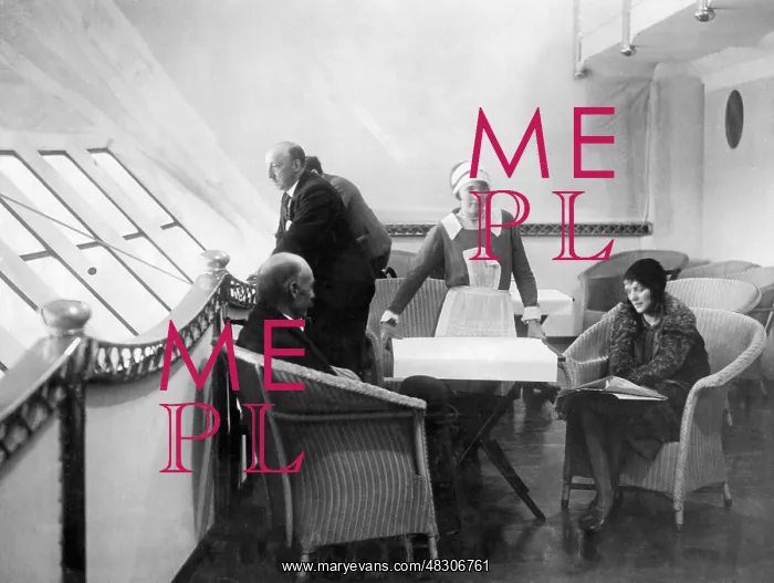 : View of the promenade deck of the English giant : View of the promenade deck of the English giant