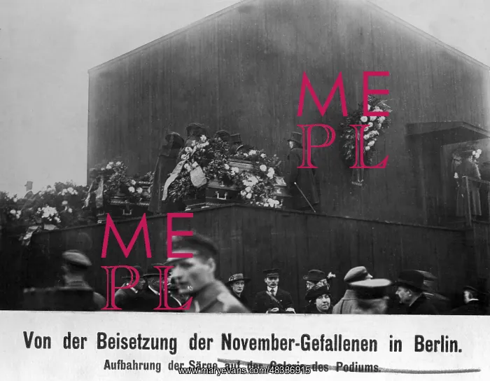 : Viewing of coffins, 1918 : Viewing of coffins, 1918