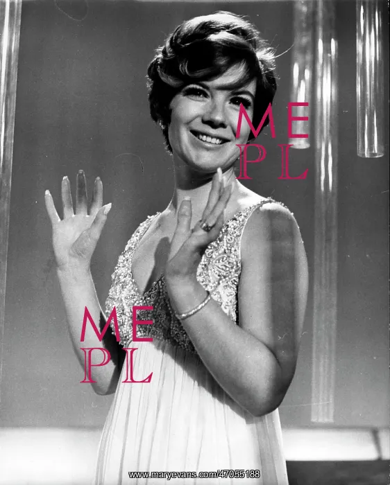 : Vikki Carr, Mexican-American singer : Vikki Carr, Mexican-American singer