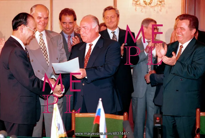 : Viktor Chernomyrdin greets Sun-Young Kim, 1996 : Viktor Chernomyrdin greets Sun-Young Kim, 1996
