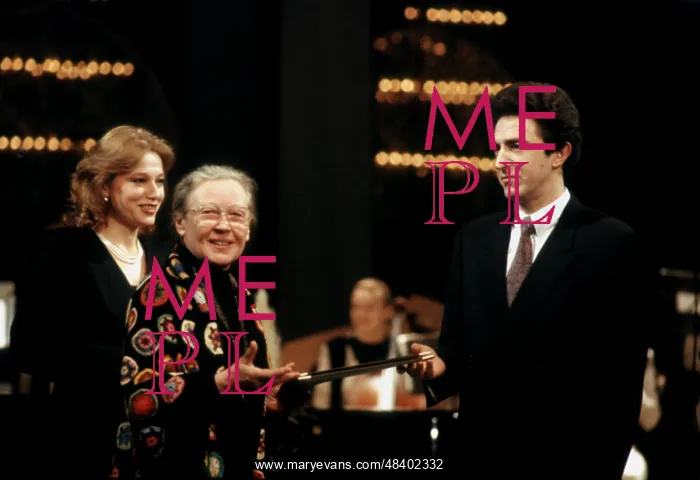 : Viktor Gvozditsky receives award, 1995 : Viktor Gvozditsky receives award, 1995