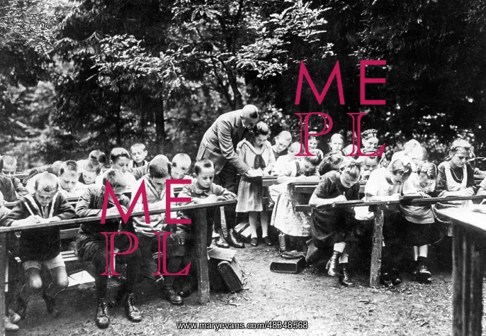 : Village school class, 1910 : Village school class, 1910