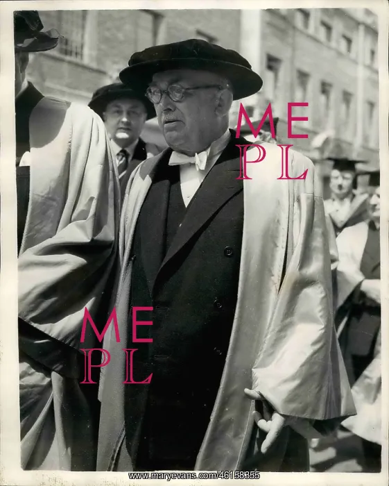 : Vincent Auriol in Oxford degree presentation procession : Vincent Auriol in Oxford degree presentation procession