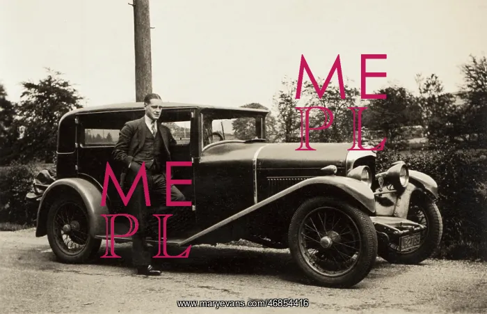  : Vintage car