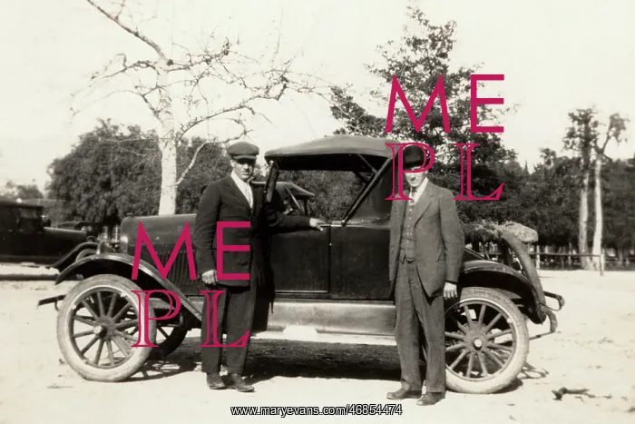  : Vintage car