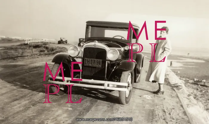  : Vintage car