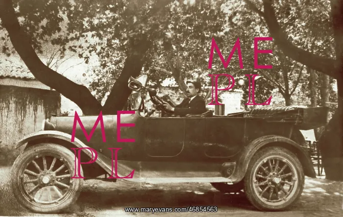  : Vintage car