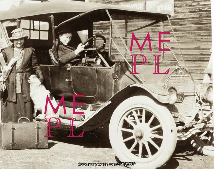  : Vintage car
