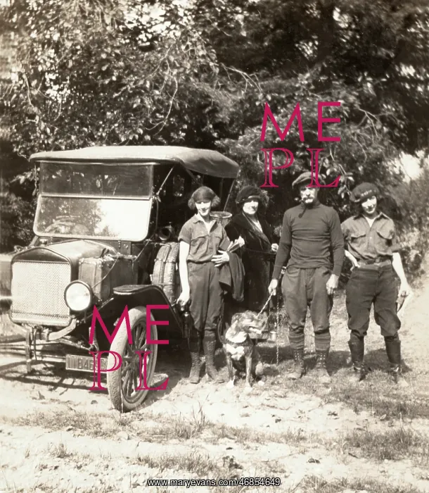  : Vintage car