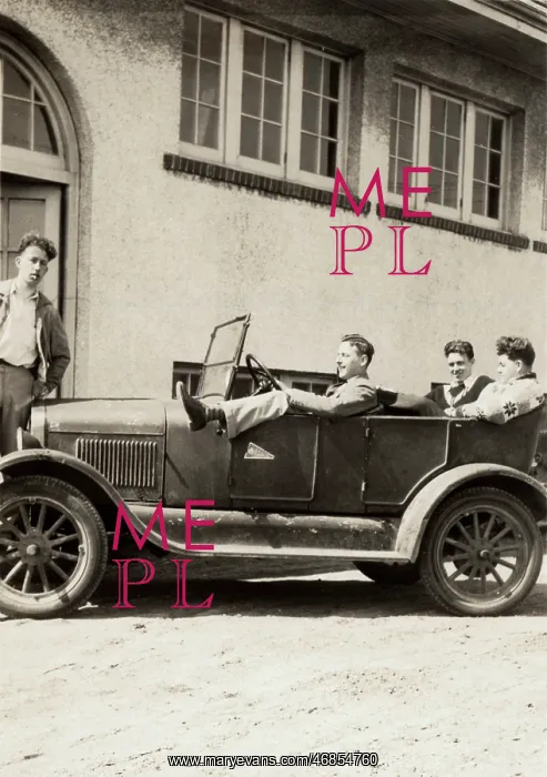  : Vintage car