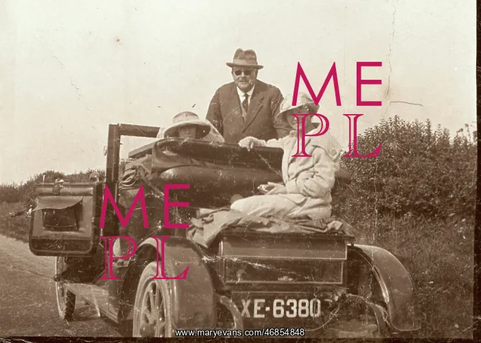  : Vintage car