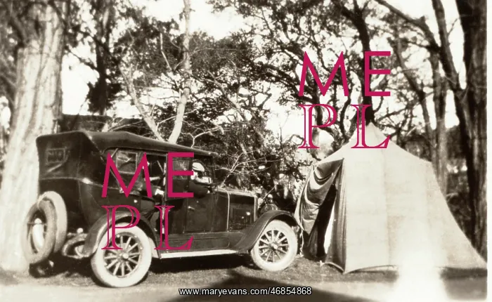  : Vintage car